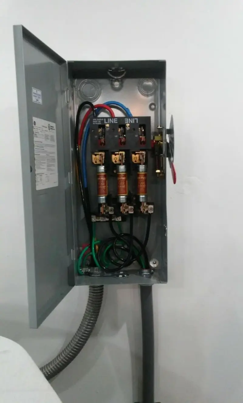 Three-phase disconnect switch installed for Smoke Detector Installation in Rogers